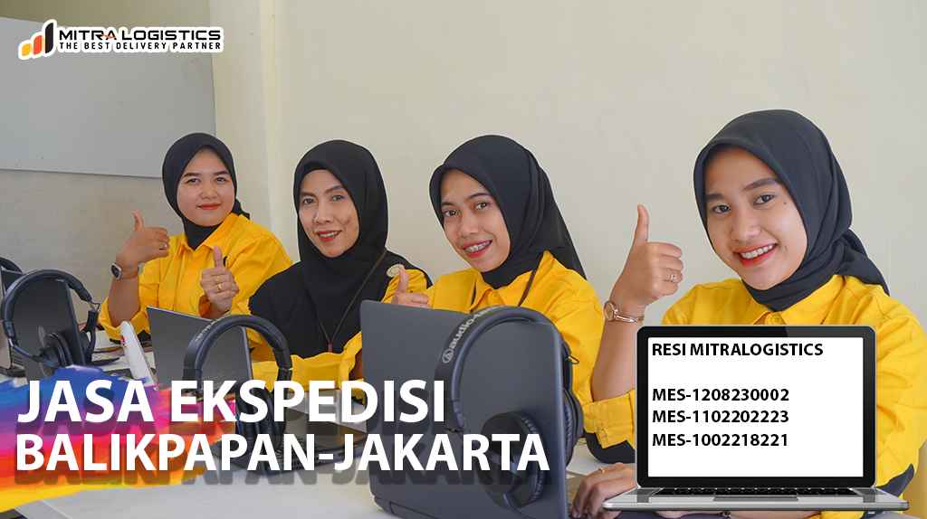 Tim CS Mitralogistics sedang mengacungkan jempol