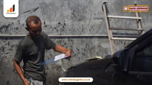 pengecekan dan dokumentasi mobil