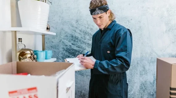 5 Kelebihan dan Kekurangan Menggunakan Jasa Pindahan