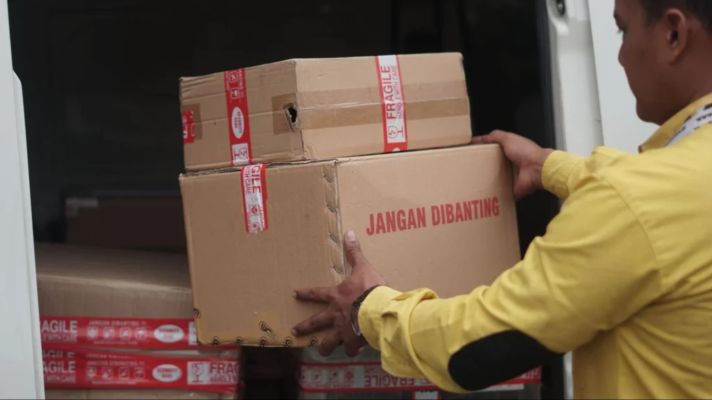 kirim barang berat di musim hujan (2)