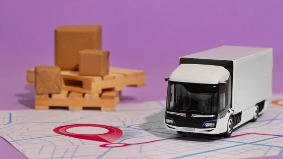 Optimasi Logistik saat Musim Hujan: Risiko & Solusinya