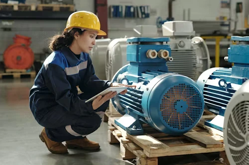 petugas mesin industri