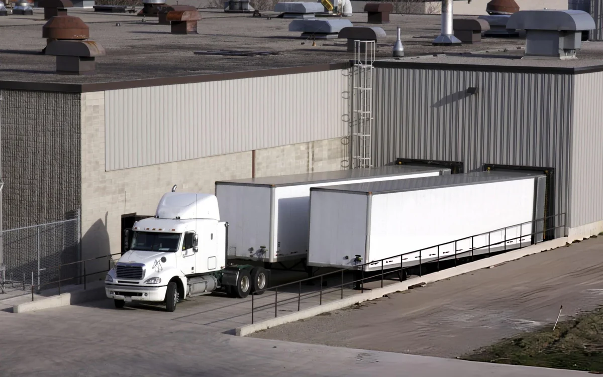 Tantangan Logistik Alat Berat