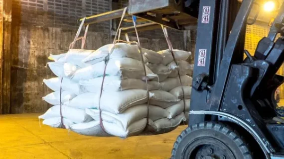 Vendor Logistik Biasa vs Heavy Cargo Specialist: Apa Bedanya?