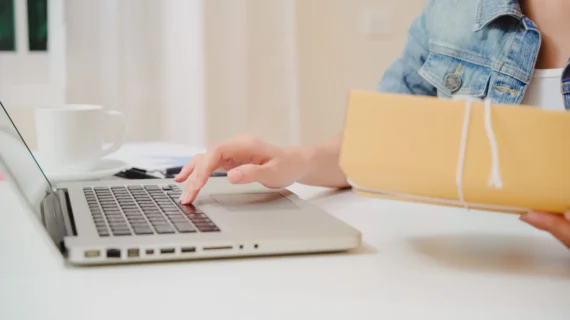 5+ Tips Efektif Audit pada Biaya Tambahan Pengiriman Barang