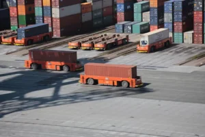 Konsolidasi vs Diversifikasi Vendor Logistik: Panduan Keputusan Bisnis
