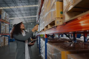 Logistik Tekstil dan Garmen Ekspor: Tantangan Cargo Volume Tinggi Musiman