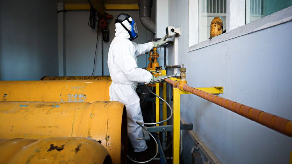 Jasa Pengiriman Baju Hazmat