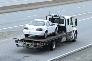 Perbedaan Towing Darurat dan Pengiriman Mobil Terjadwal: Jangan Sampai Tertukar