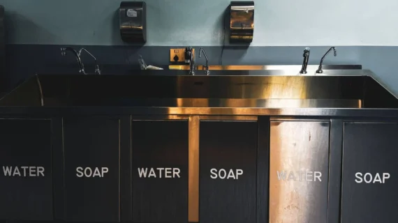 Kirim Peralatan Dapur dan Mesin Cuci Piring Industri untuk Restoran dan Hotel