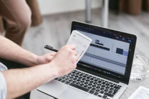 Reverse Auction (E-Auction) Procurement Freight: Cara Kerja dan Risikonya bagi Bisnis