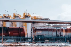 Logistik Industri Petrokimia dan Kimia: Regulasi B3 dan Syarat Sertifikasi Vendor