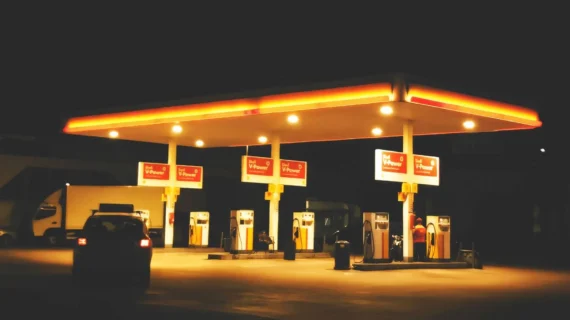 Fuel Surcharge Kontrak Freight: Cara Membaca dan Menegosiasikan agar Tidak Kena Biaya Tersembunyi